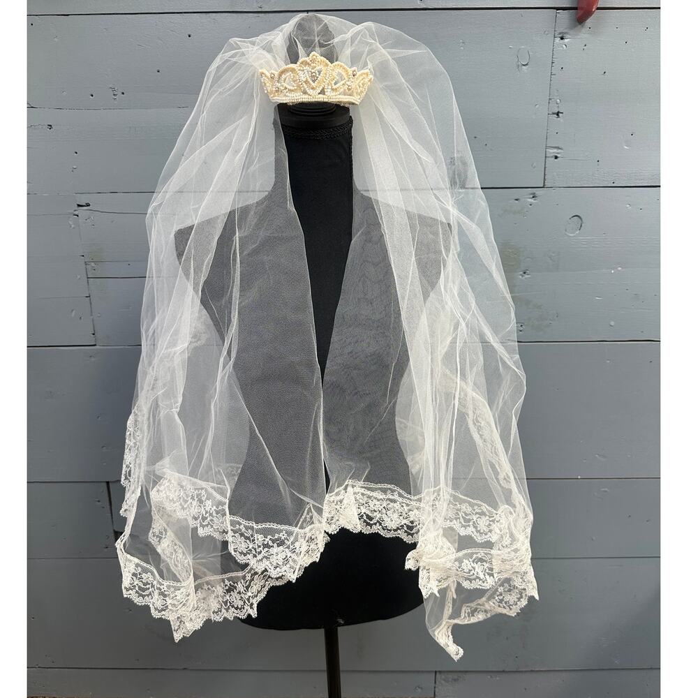 Vintage Pearl Beaded Crown Wedding Vail